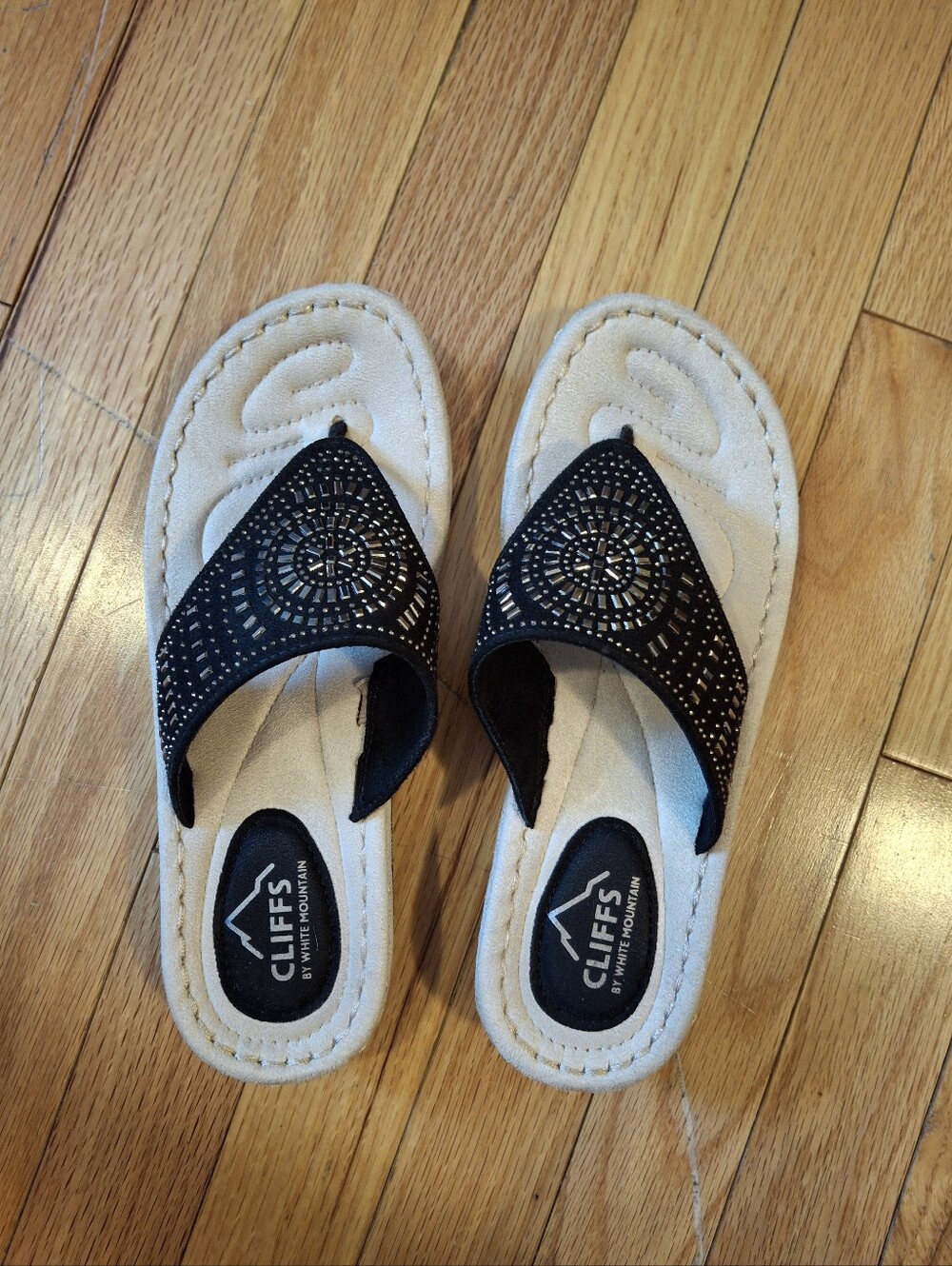 Cliffs by WHITE MOUNTAIN Black and Cream Beaded Thong Sandals